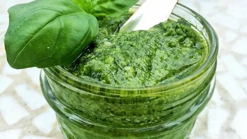 Зеленый соус из базилика