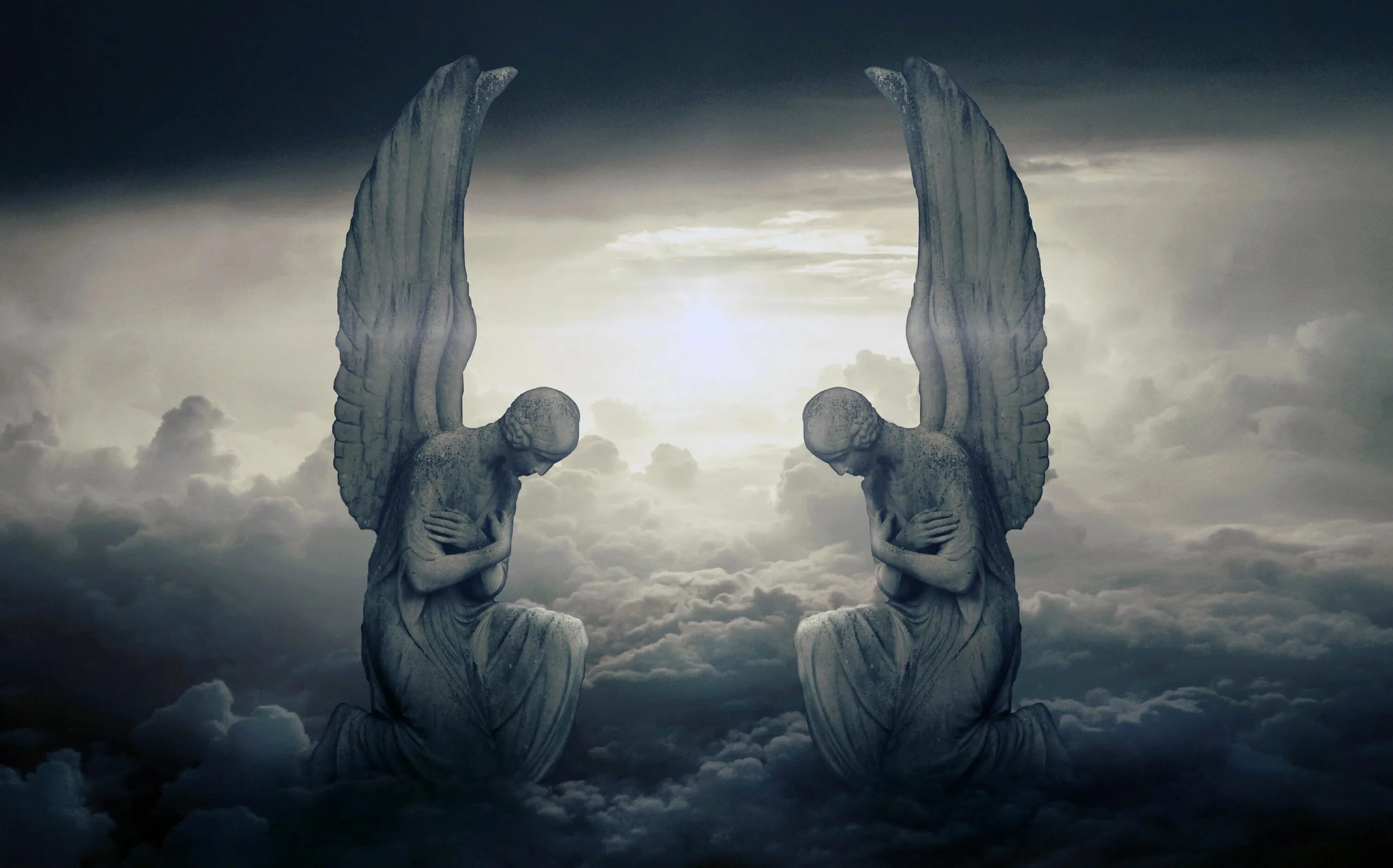 Ангелы радуются. Два ангела. Ангел сидит. Ангел на облаке. Ангел в облаках на памятник.