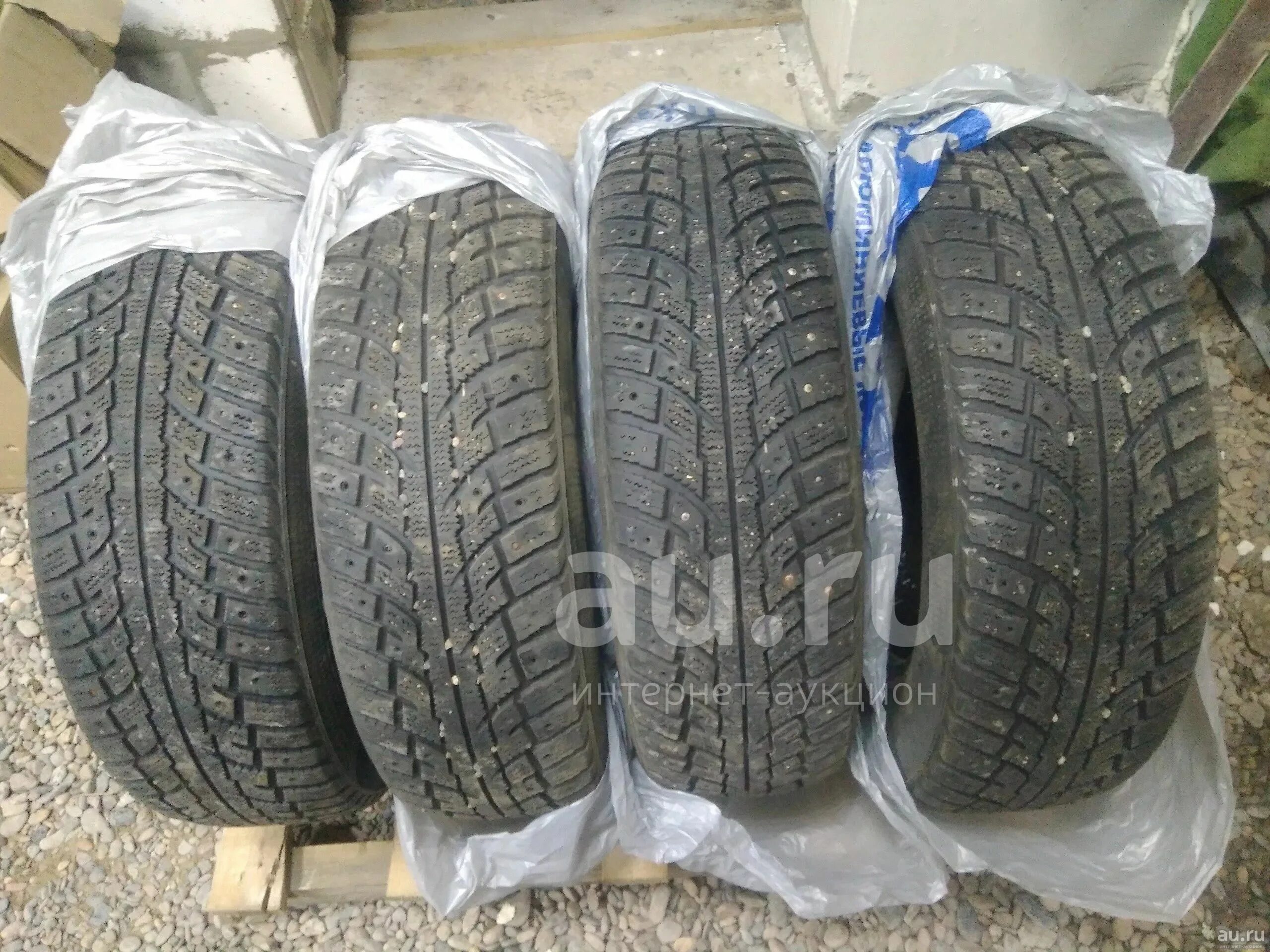 Купить резину 215 70 16 лето. Kumho i'Zen RV stud kc16. Kumho i'Zen RV kc16. Kumho i'Zen RV stud kc16 225/70 r16. Kumho 215/70 r16.