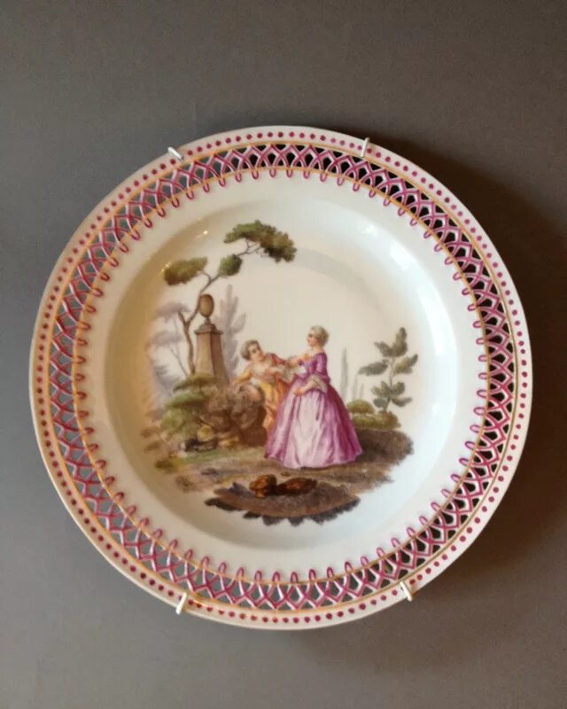 Чайная пара kpm 1857 года. Королевская фарфоровая мануфактура в берлине. Фарфор крм. Салатники фарфоровые. Фарфор крм.