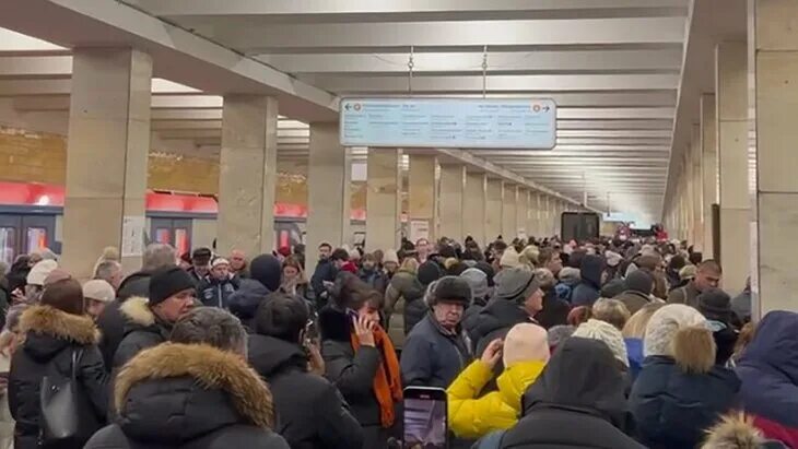 Новости 11 1 2023. Сбой в метро. Москвичи в метро. Новый Москвич фото. Москвичи из метро.