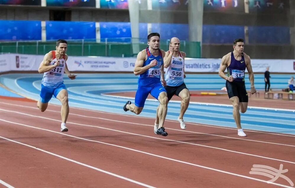 Барьерный бег в легкой атлетике. На пути 60 метров. На пути 60 метров. Барьерный бег 110 колин джексон. Скорость тела уменьшается.