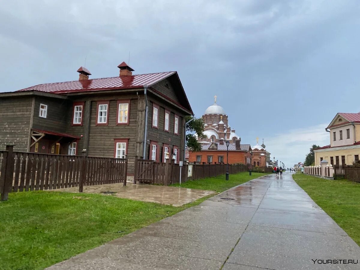 Свияжск остров-град. Татарстан остров Свияжск. Град Свияжск Казань. Свияжск остров-град достопримечательности. Град свияжск татарстан