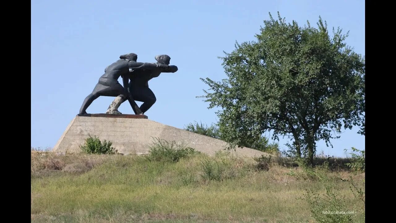 Миллерово елец. Памятники миллерово ростовская область. памятник самолет миллерово.