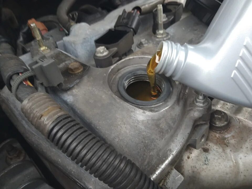 Тойота авенсис масло в двигатель какое. Сапун авенсис 2. тойота авенсис дизель 1 поколение двухлитровый сапуна идет масло.