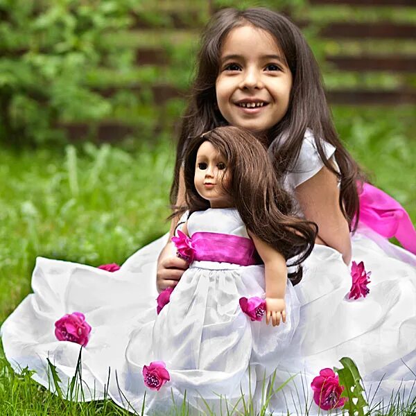 Куклы для девочек. Куклы Дочки матери. Любимые куклы. Кукла дочка. Картинка девочка с куклой
