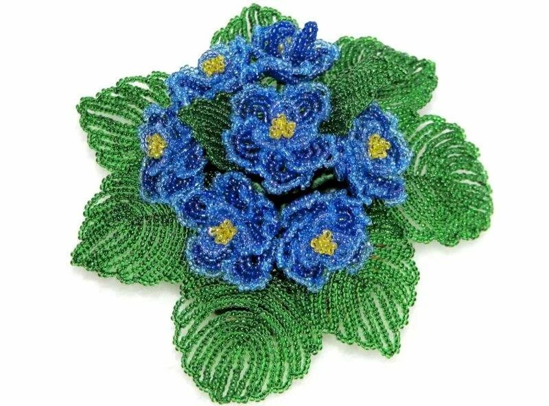 Цветы из бисера техника. Фиалка Чаривна Квитка. Фиалка дн Чаривна Квитка. Бисероплетение цветы фиалки. Фиалки плетение бисером.