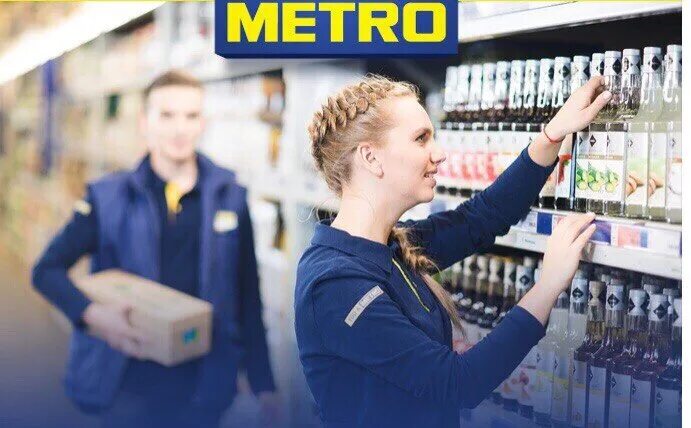 Работа супермаркета метро. Сотрудник на выкладку товара. сотрудники магазина metro. продавец на выкладку товара. метро торговый зал работники.