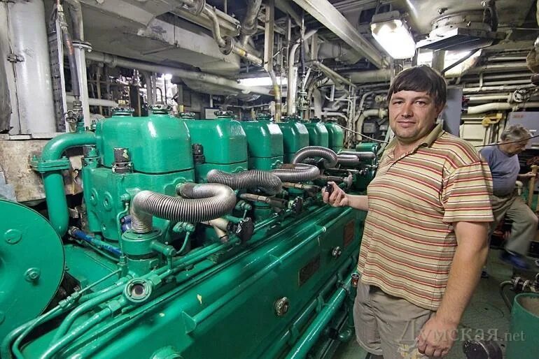 слесарь камаз. сварка грузового авто. автомеханик вахта. требуется автомеханик автослесарь. слесарь автомеханик.