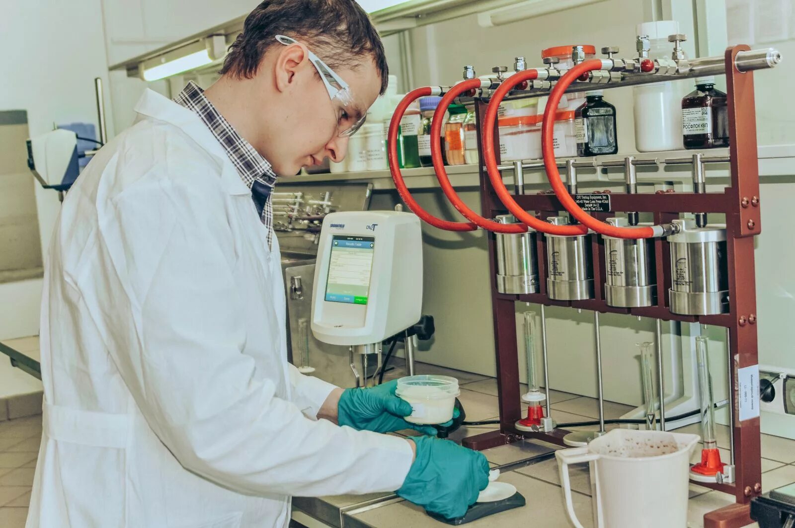 инженер по буровым растворам. инженер по раствора. лаборатория по буровым растворам. промышленная безопасность. буровые промывочные жидкости.