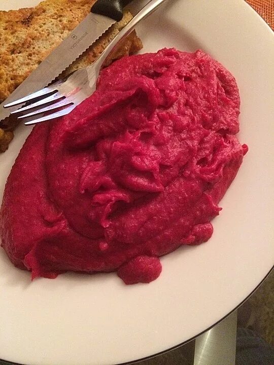 Свекольно-морковное пюре. Свекольное пюре. Свекольное пюре. Бурачный суп. Свекольный суп пюре.