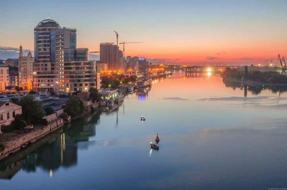 Вид на ночной ростов на дону. Большая садовая улица ростова-на-дону. Ростов-на-дону. Ростов на дону виды города. Сколько лет ростову сейчас.