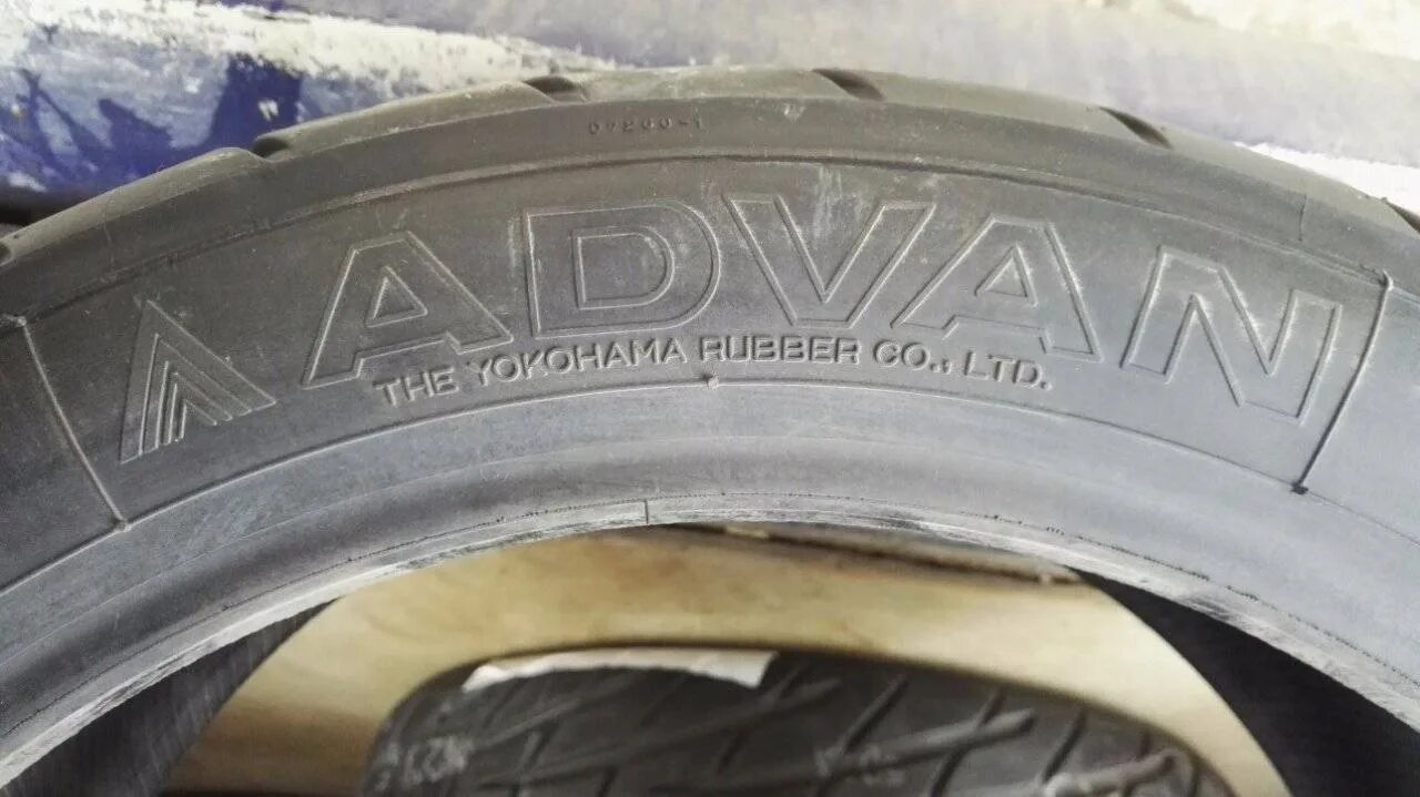 Шины yokohama 225 r18. Yokohama advan, 22545 r18. шины полуслики r18 йокогама. йокогама адван 006. маркировка шины 22545 r18.