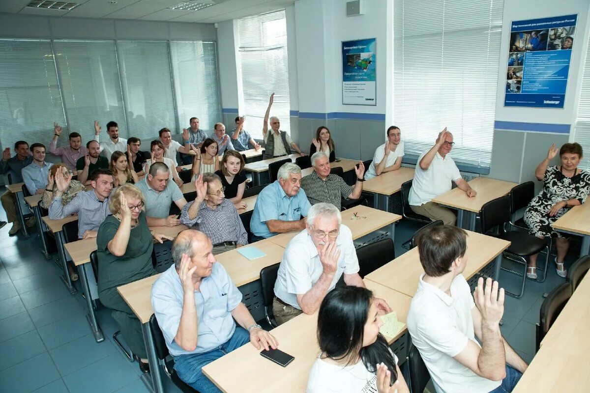 В университете работает кафедра математики. Кафедра в университете. Кафе в университете. Кафедра в классе. Заседание кафедры.