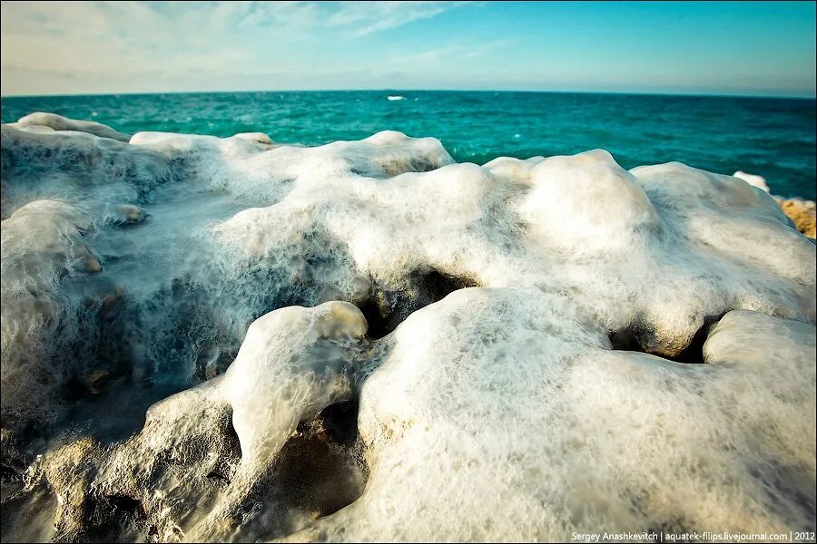 Лазурный берег песни. Лазурный берег зимой. Фото на море в несезон. Крым зима море. Морской несезон.