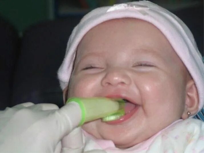 Сопли в 6 месяцев. Белый налет на языке у новорожденного. Стоматит у ребенка 5 месяцев.