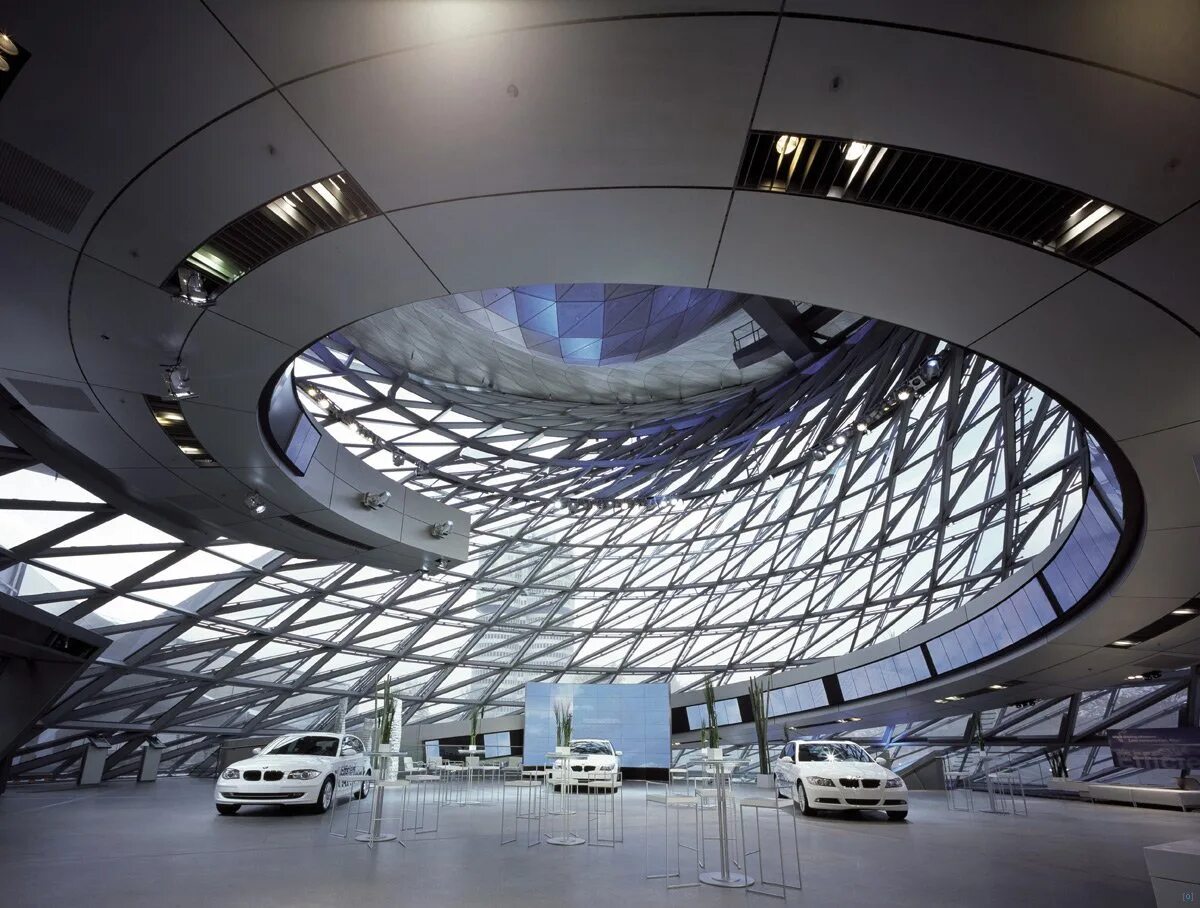 Выставочное здание. BMW Welt Мюнхен. Многофункциональный выставочный центр мир БМВ В Мюнхене. Выставочное здание BMW Welt, Мюнхен, Германия. Музей БМВ В Германии.