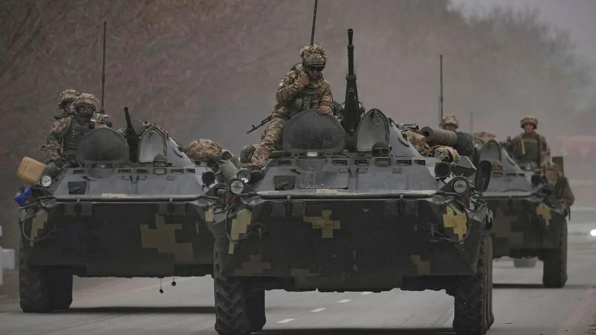 Ютуб военные новости. Украинская Военная техника. Украинские военные фото. Российская армия на Украине.