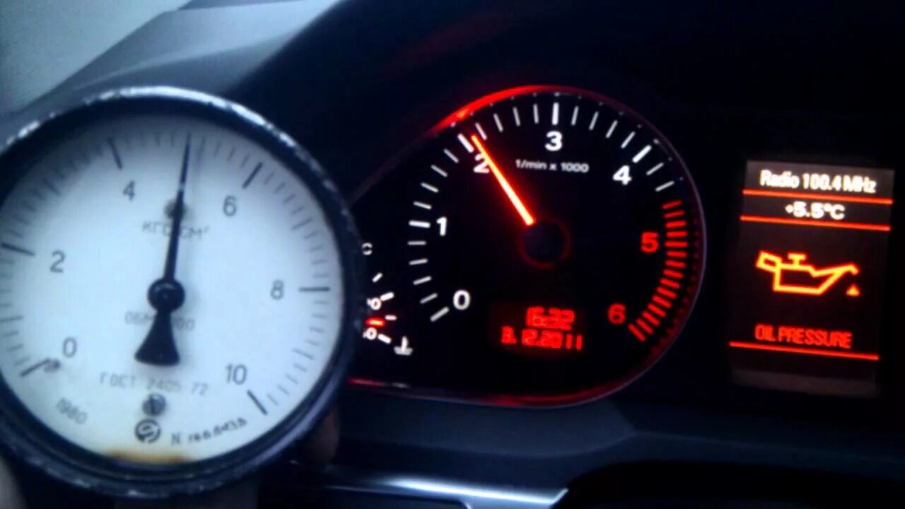 На горячий двигатель загорается давление масла. Oil Pressure Audi a6c6 3.2. Oil Pressure Ауди а6 с6. Oil Pressure Audi a6 c6. Лампочка давления масла Ауди а4 б6.