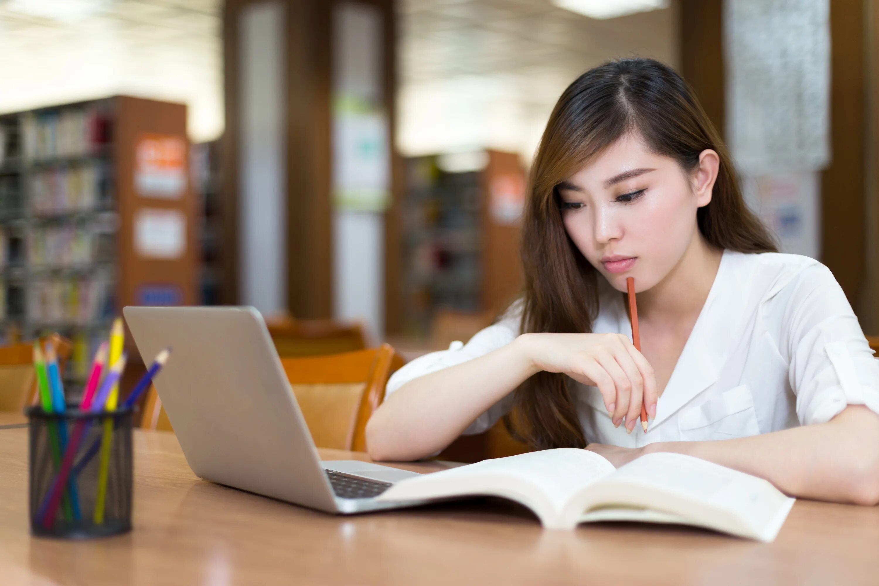 She study for her exams. Азиатская девушка студент. Девушка Education. Китаянки девушки студенты. Study.