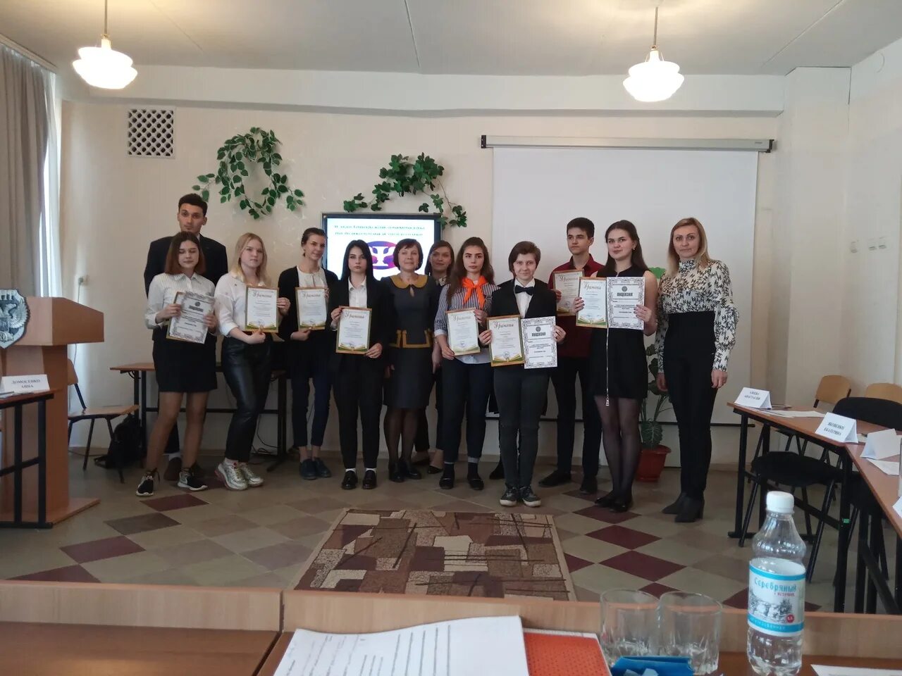 Директору гимназии интеллект. Гимназия интеллект. Сайт гимназии интеллект. Горловка гимназия 20. Гимназия интеллект.