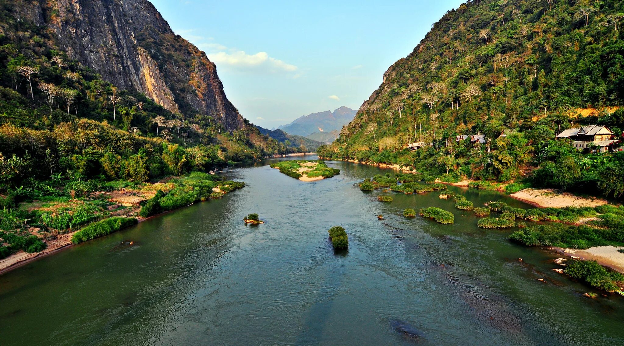 Asia river. Лаос река Меконг Лаос. Река Меконг Таиланд. Юго-Восточная Азия река Меконг это. Река Меконг Вьетнам.