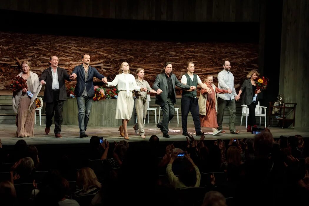 Театр в петровском переулке москва. Театр наций январь. Дядя ваня театр наций актеры. Театр наций январь. Кабаре театр наций урсуляк.