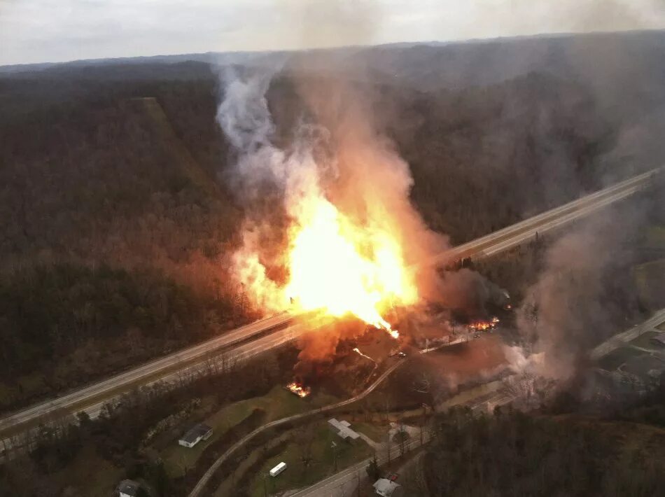 Тушение газопроводов. Взрыв газопровода Уренгой Помары Ужгород. Взрыв магистрального газопровода. Аварии на магистральных трубопроводах. Авария на Магистральном газопроводе.