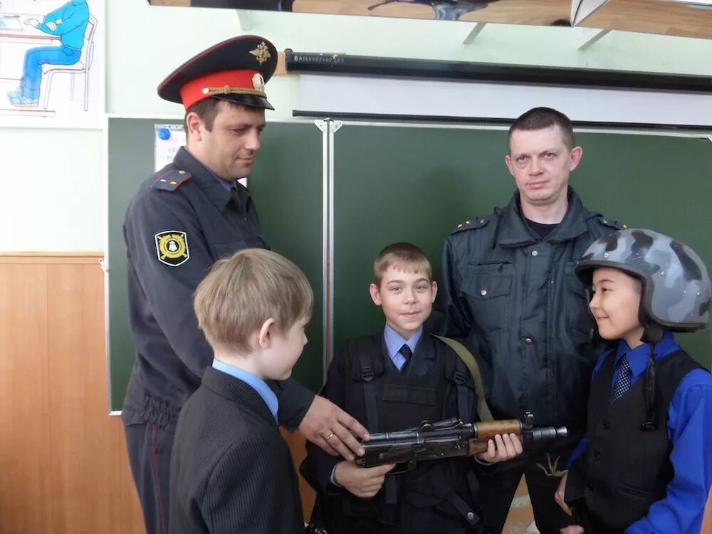 Полиция с какого класса. Форма кадетов полиции. Школа полиции. Школа полиции. Полиция с какого класса.