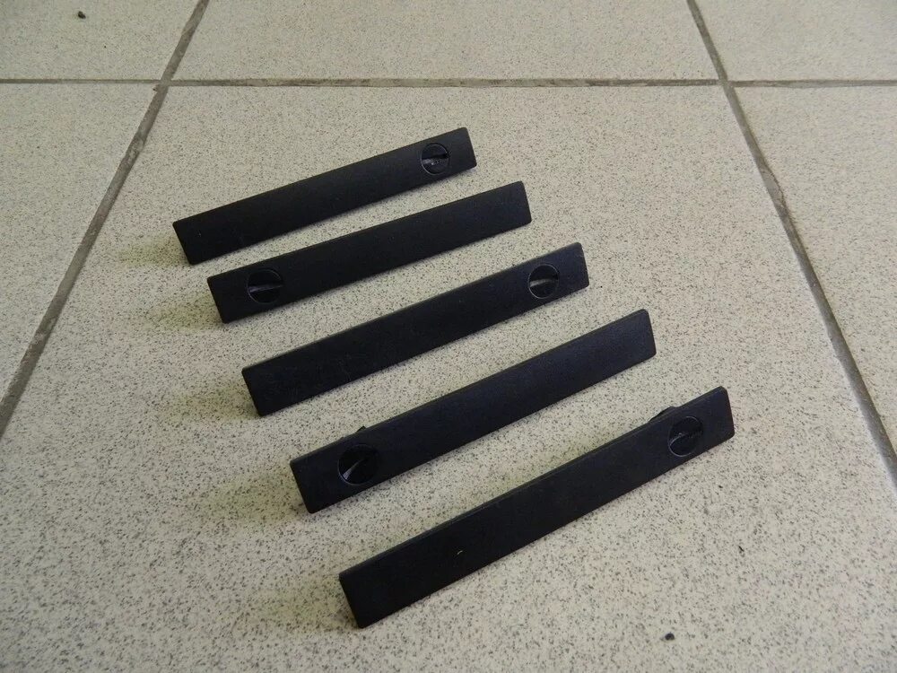 3221-5102120 заглушка крепления подставки. Заглушка молдинга крыши мерседес w204 панорама. Заглушка молдинга. Заглушка молдинга крыши w204. Заглушки молдинга крыши solaris.