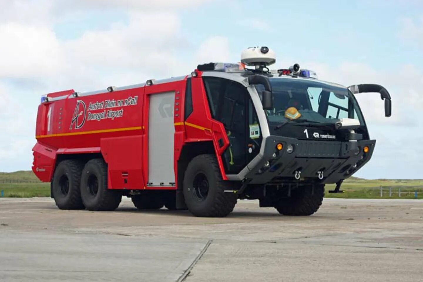 Пожарная машина Rosenbauer Panther. Аэродромная пожарная машина Rosenbauer. Пожарный КАМАЗ Розенбауэр. Аэродромный пожарный автомобиль Розенбауэр.