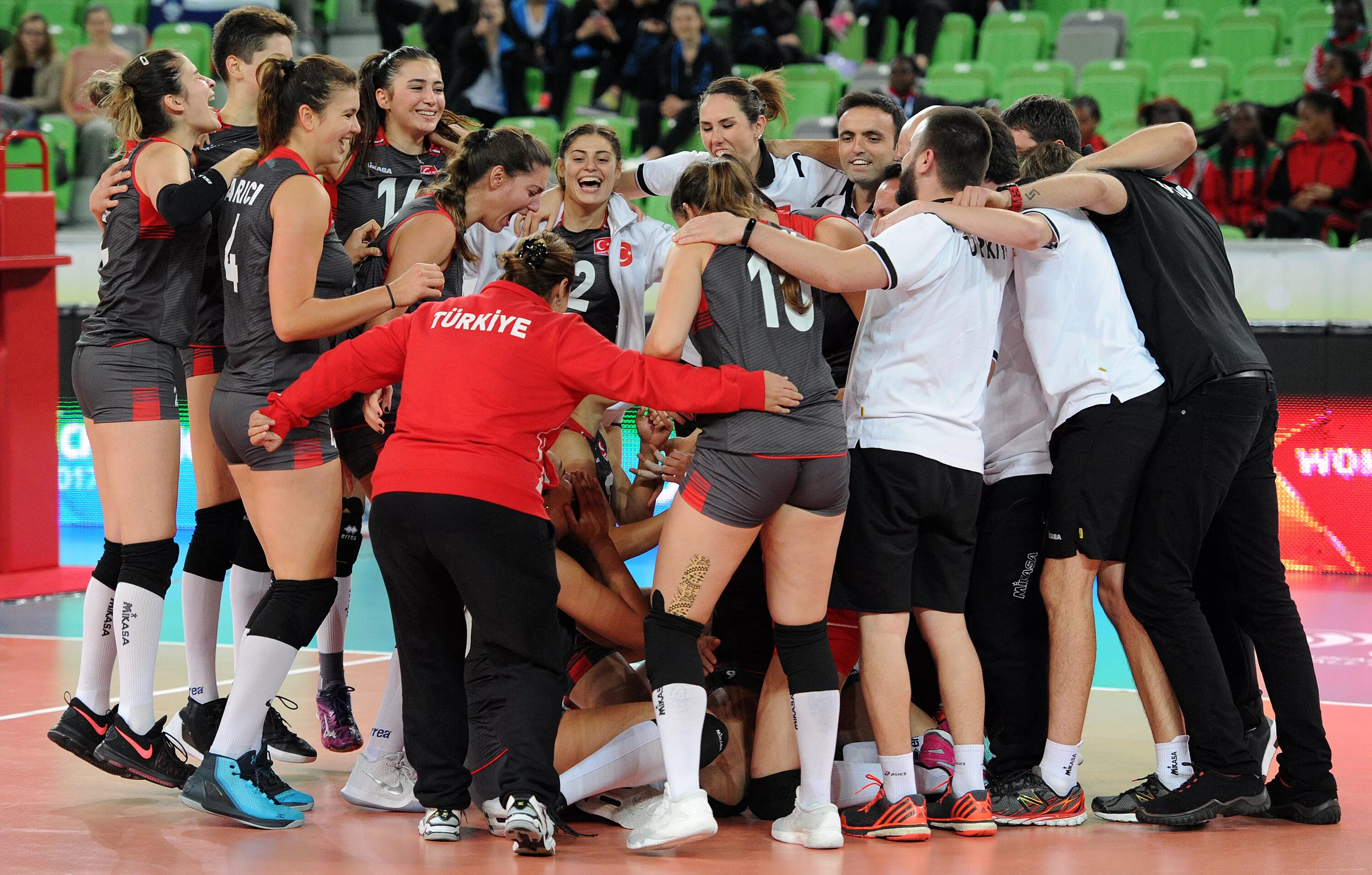 Волейбол турция 2024 год. Умид нихоллари волейбол. Women Turkey Volleyball. Turkiya National Team Voleybol. Collusion в Турции.