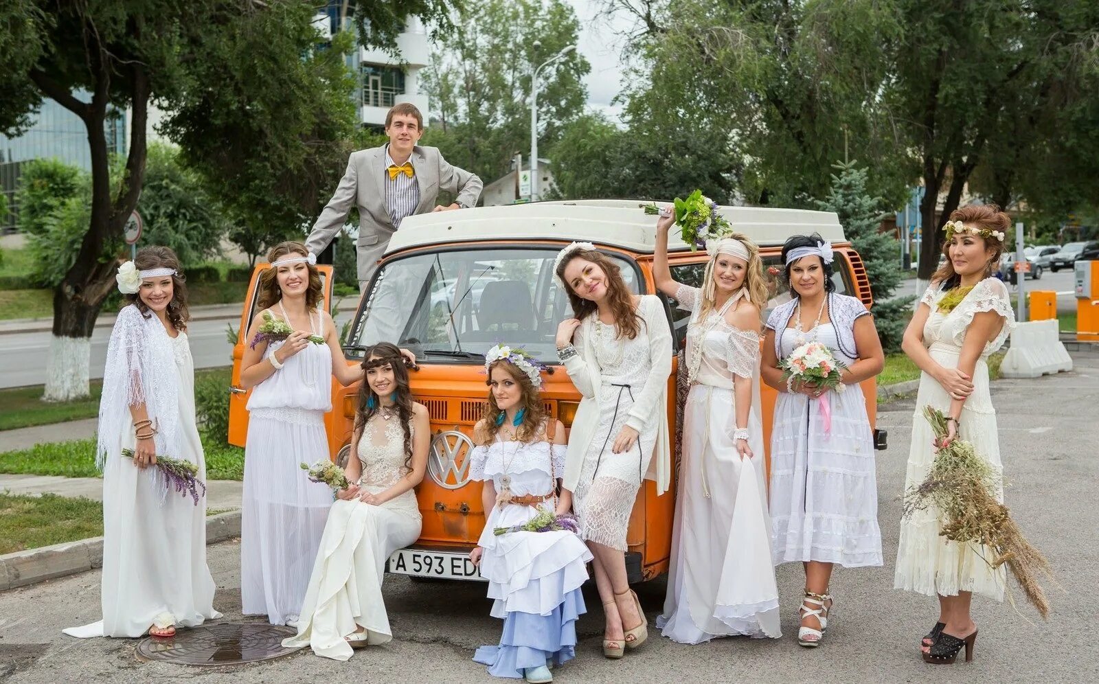 Свадьба хиппи. Свадьба в стиле хиппи. невеста хиппи. свадьба в стиле нью хиппи. невеста хиппи образ.