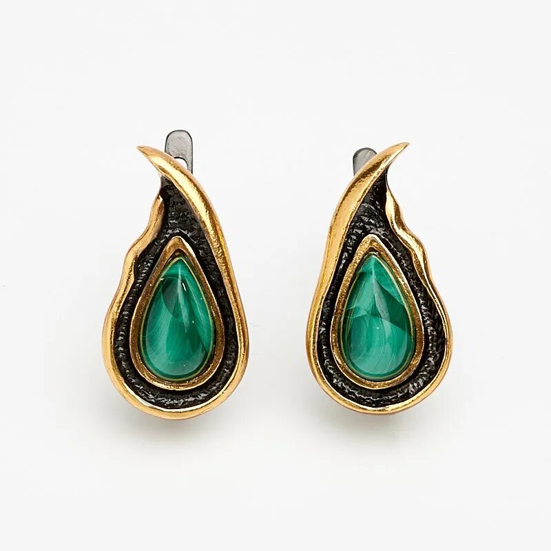 Серьги с малахитом в золоте. Серьги с малахитом в золоте. Серьги benzo изумрудные. Золотые серьги с малахитом. Сережки с малахитом золотые.