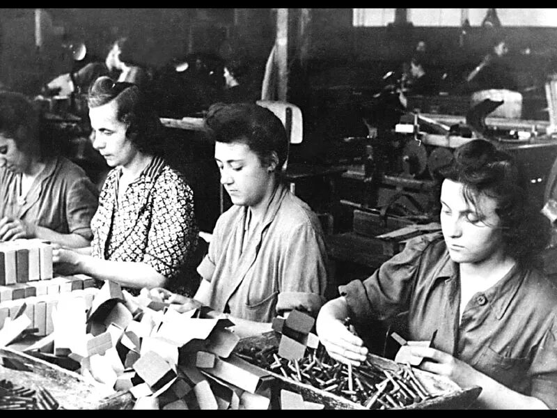 Работа тыла во время войны. Женщины в тылу 1941-1945. Женщины тыла Великой Отечественной войны. Женщины труженицы тыла в годы войны.