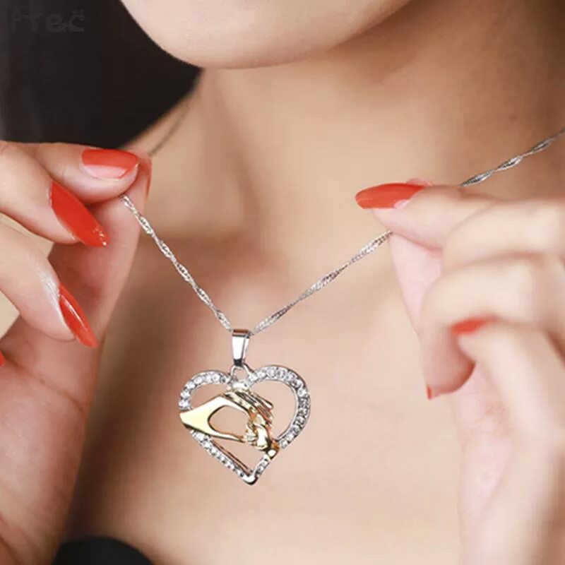 Необычные кулоны. Подвеска в виде сердечка. Подарить кулон девушке. Кулон для девушки в подарок. Кулон скрытым секретом.