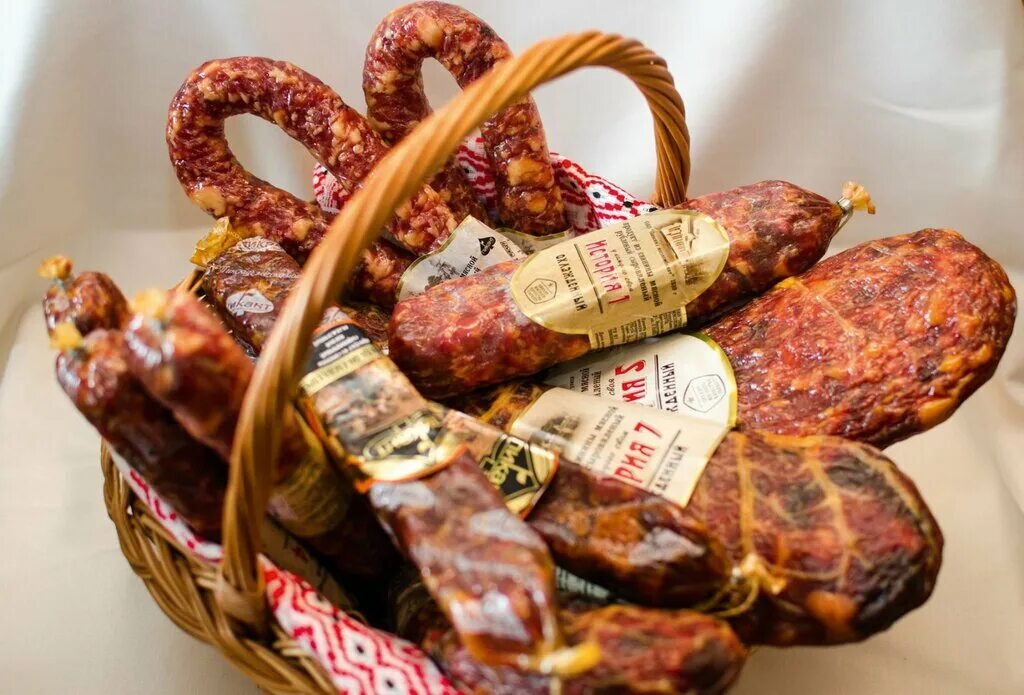 Сервелат финский брестский мясокомбинат. Колбаса белорусская сырокопченая. Белорусская колбаса сыровяленая. Колбаса палермо сыровяленая белорусская. Колбаса дуэт сырокопченая.
