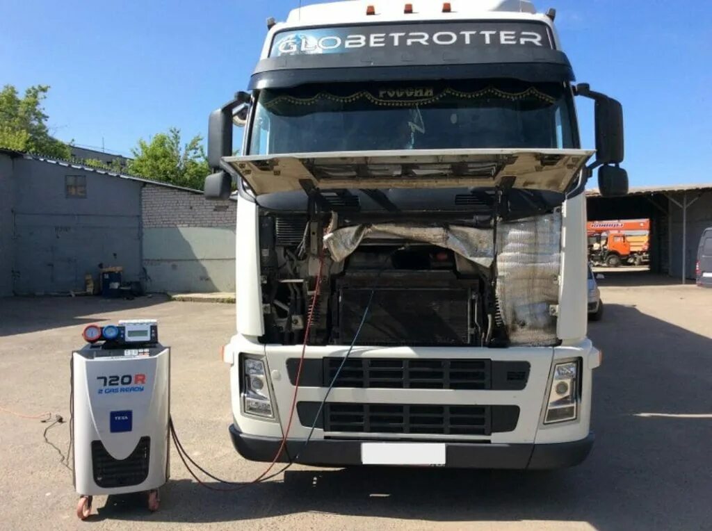 Кондиционер для грузового автомобиля. Volvo FH 4 автономный кондиционер. Вольво FH 16 заправка кондиционера. Volvo fh13 заправка кондиционера. Volvo FH 4 С стояночным кондиционером.