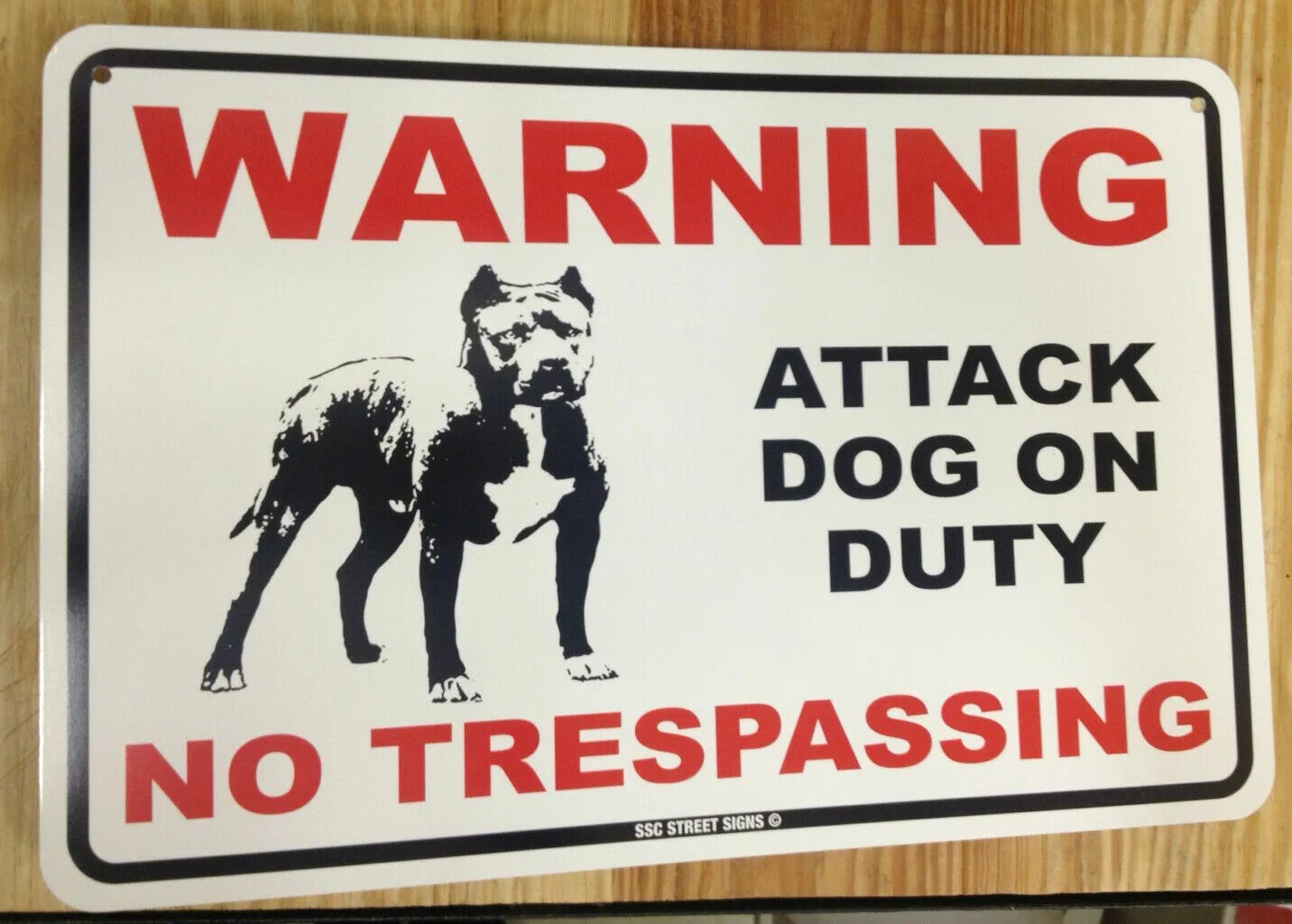 Предупреждение о нападении. Warning Dog. Warning Beware of Dogs. Beware of Dog трафарет. Warning signs Dog.
