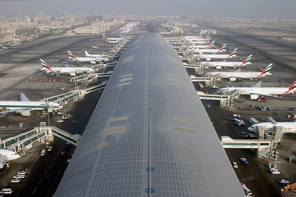 Бурдж халифа сверху. Вертолетная экскурсия дубай. Москва дубай dubai airlines. Дубай сколько с самолетом. Мальдивы в абу даби.