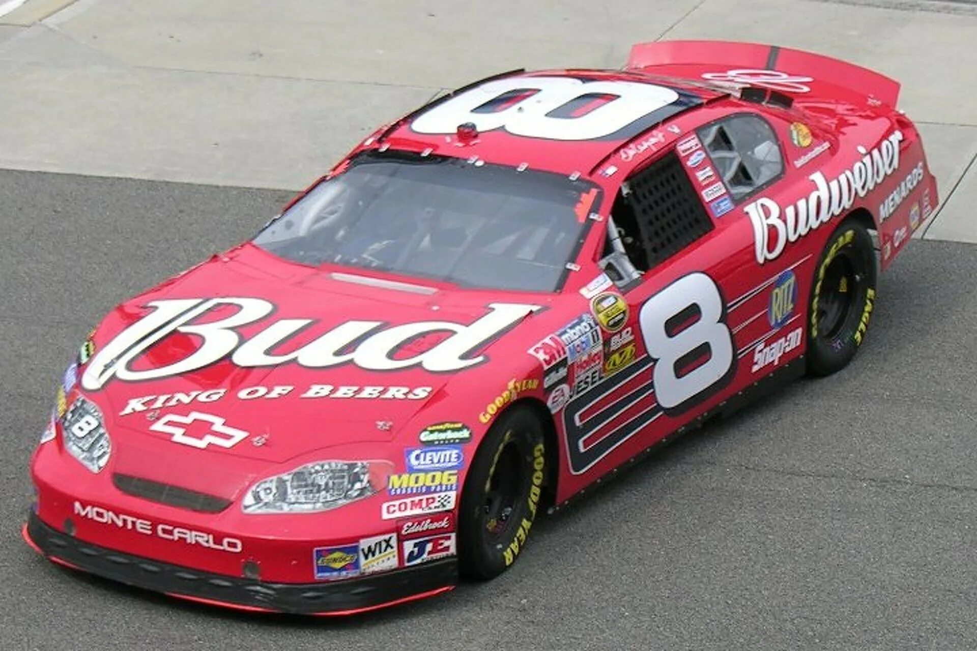 Гоночная машина с препятствиями. Наскар 2000. NASCAR Chevrolet 1997. Chevrolet v8 NASCAR. Кадиллак наскар.