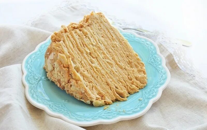 пирожное наполеон с вареносгущенкой. торт слоеный наполеон. мадьярский медовик. торт наполеон сгущенка и сливочное масло. торт наполеон сгущенка и сливочное масло.