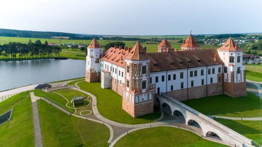 Белоруссия (Беларусь). Мирский замок. Минск Мирский замок. Замки Несвиж и Мирский в Белоруссии. Мирский дворцово-парковый комплекс. Экскурсии в белоруссии из минска