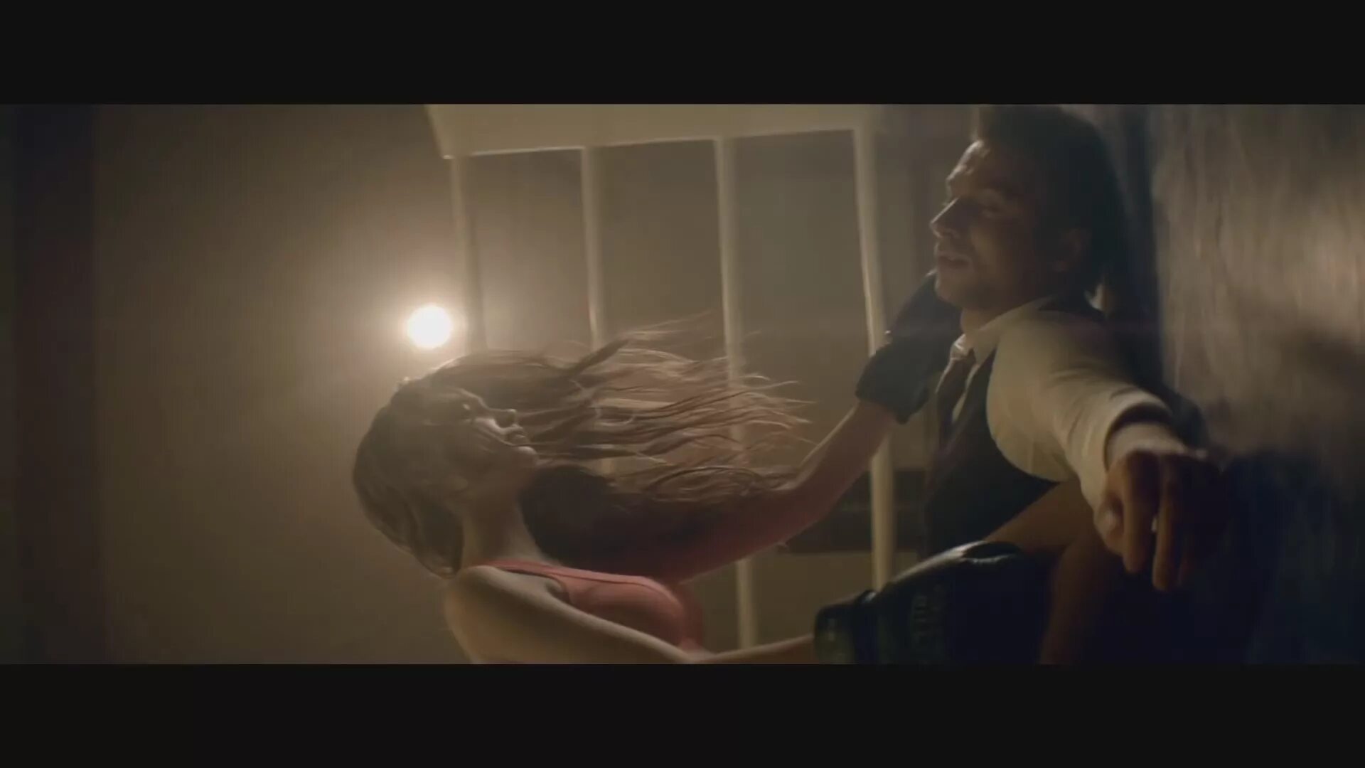 Лучше голос сорвать кричать в самое сердце. Лучше голос сорвать кричать в самое сердце. Как потерять голос. Девушка из клипа лазарева. Сорвал голос.