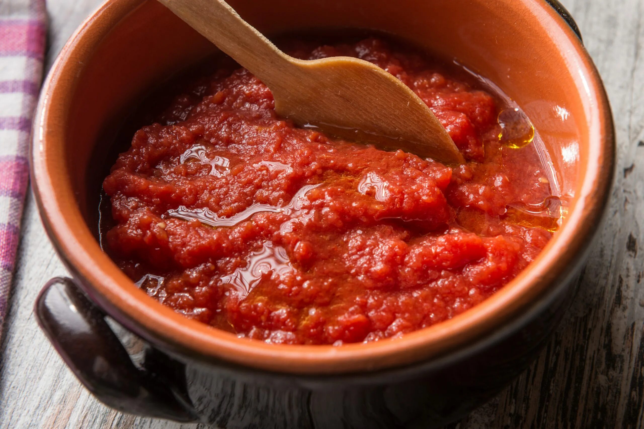 Говядина без томатной пасты рецепт. Паста с томатным соусом. Соус из томатов в собственном. Блюда с томатной пастой. Соус из сметаны и томатной пасты.
