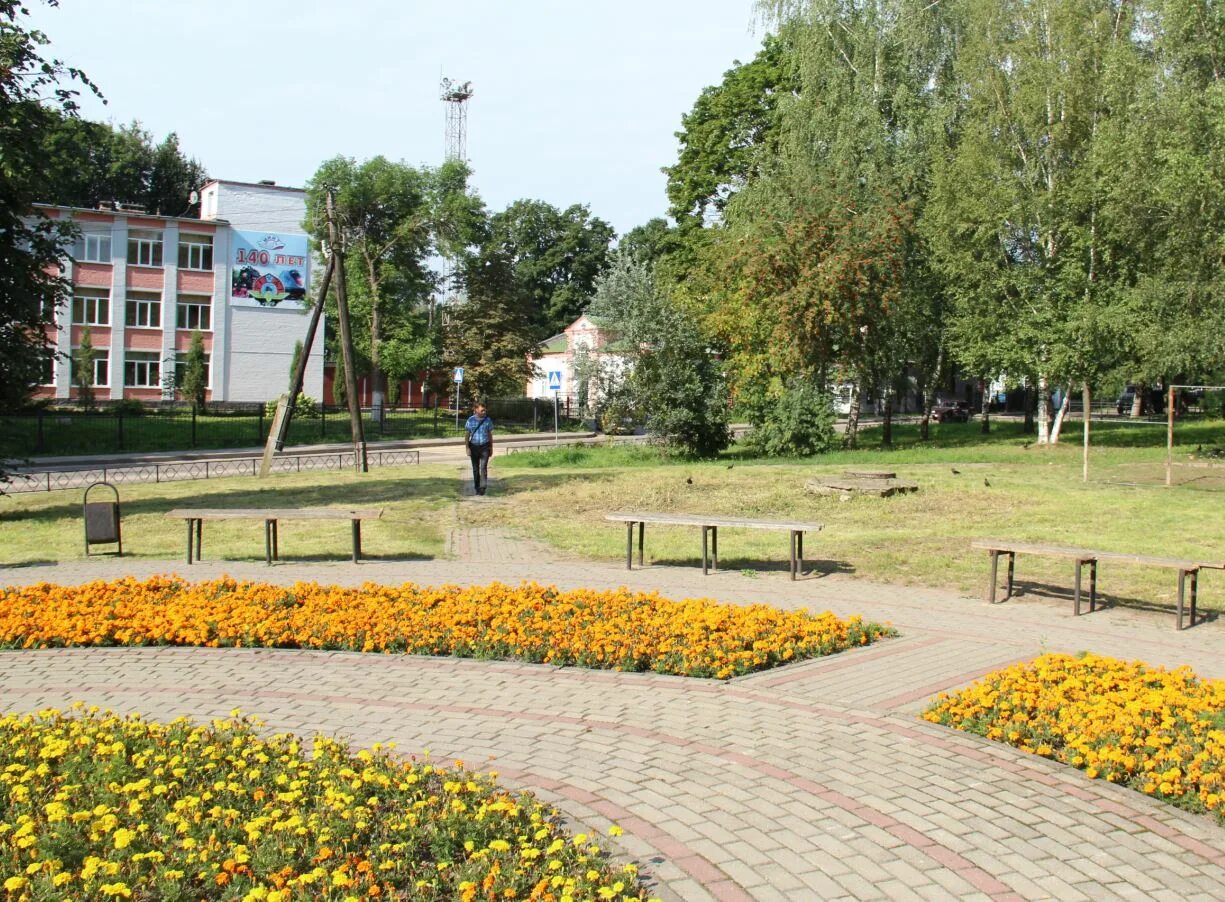 Дом культуры город рославль. Город рославль парк. Рославль церковь успения пресвятой богородицы. Цветы рославль смоленская область. Рославль смоленская область.