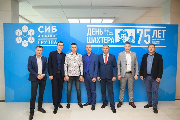 Группа сибантрацит. Сибирский антрацит лого. Бурцев сибантрацит фото. Группа сибантрацит схема владения. Группа сибантрацит.