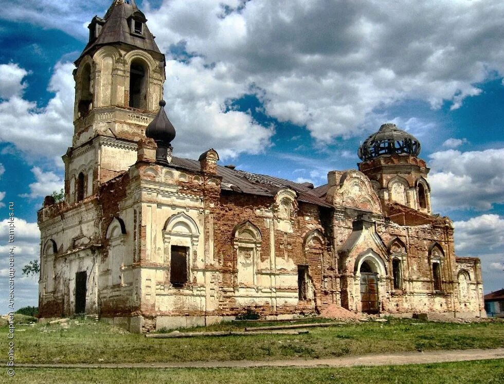 Троицкий район челябинская область сайт. Церковь Святой Живоначальной Троицы в Кособродке. Церковь Троицы Живоначальной, Троицк. Церковь Троицы Живоначальной Троицк Челябинская область. Троицк храм Живоначальной Троицы Челябинск.