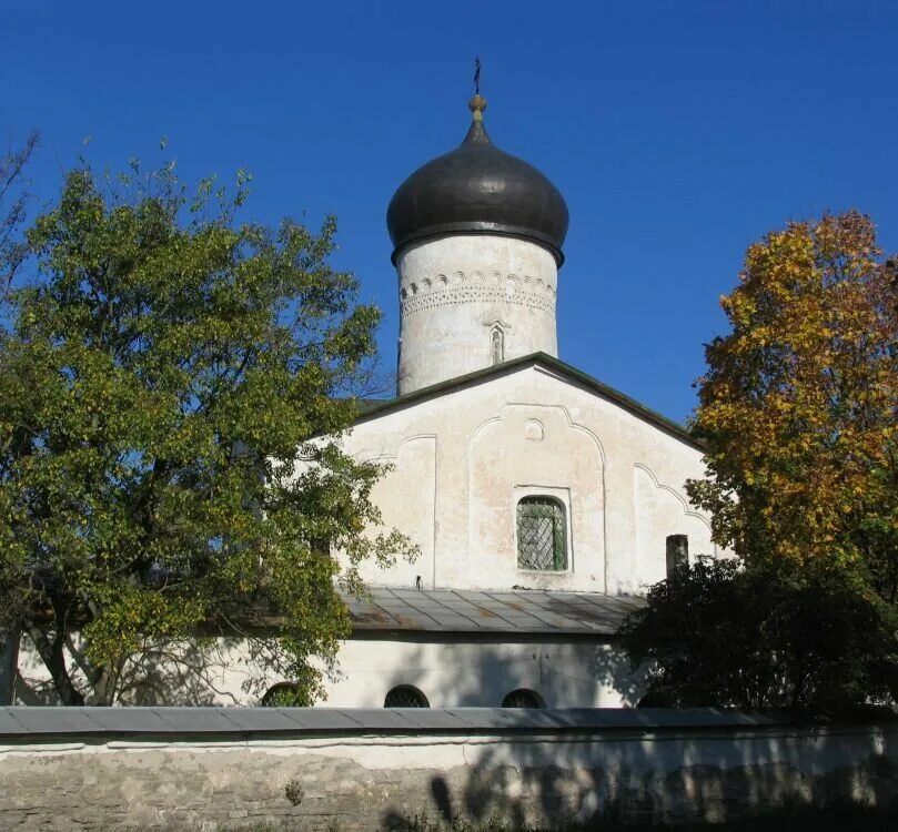 Псков церковь с примостья. Псков храм космы и дамиана. Церковь козьмы и демьяна с примостья псков. Псков космодамианская церковь с примостья. Церковь козьмы и демьяна псков.
