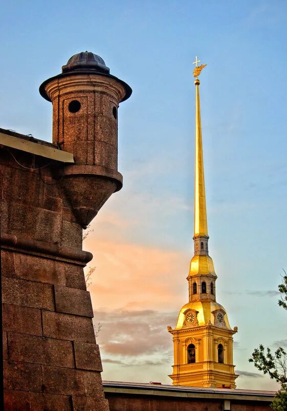 Древний шпиль. Таллин шпиль башни. Башня со шпилем в Санкт-Петербурге. Башня Гатчина башня со шпилем. Алуга шпиль.